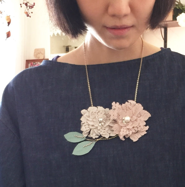 Lace Peony necklace (BLF2)