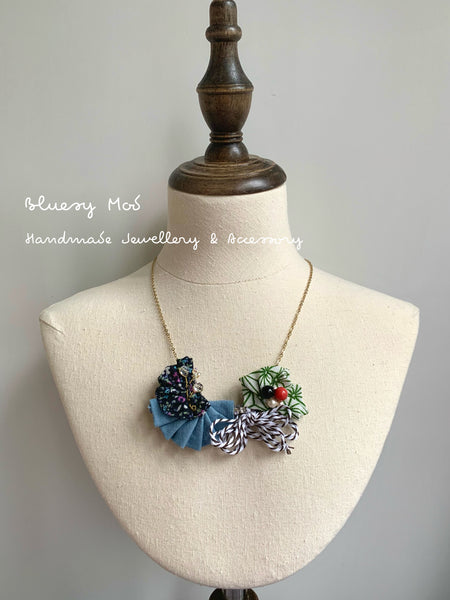 Ribbon Necklace